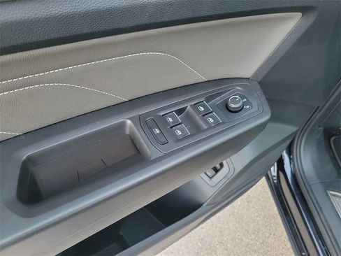 Certified 2023 Volkswagen Atlas SE w/ Black Wheel Package image 15