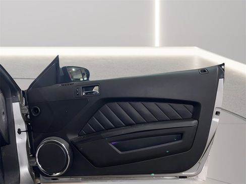 Used 2010 Ford Mustang Coupe image 11