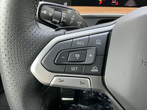 New 2026 Volkswagen Tiguan SEL R-Line AWD/4WD image 15