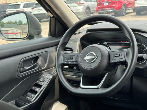 Used 2024 Nissan Rogue S AWD/4WD image 14