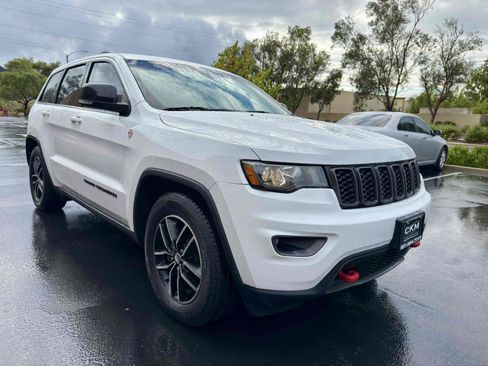 Used 2018 Jeep Grand Cherokee Trailhawk image 9
