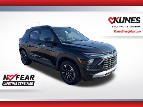 Used 2025 Chevrolet TrailBlazer LT w/ Driver Confidence Package image 1