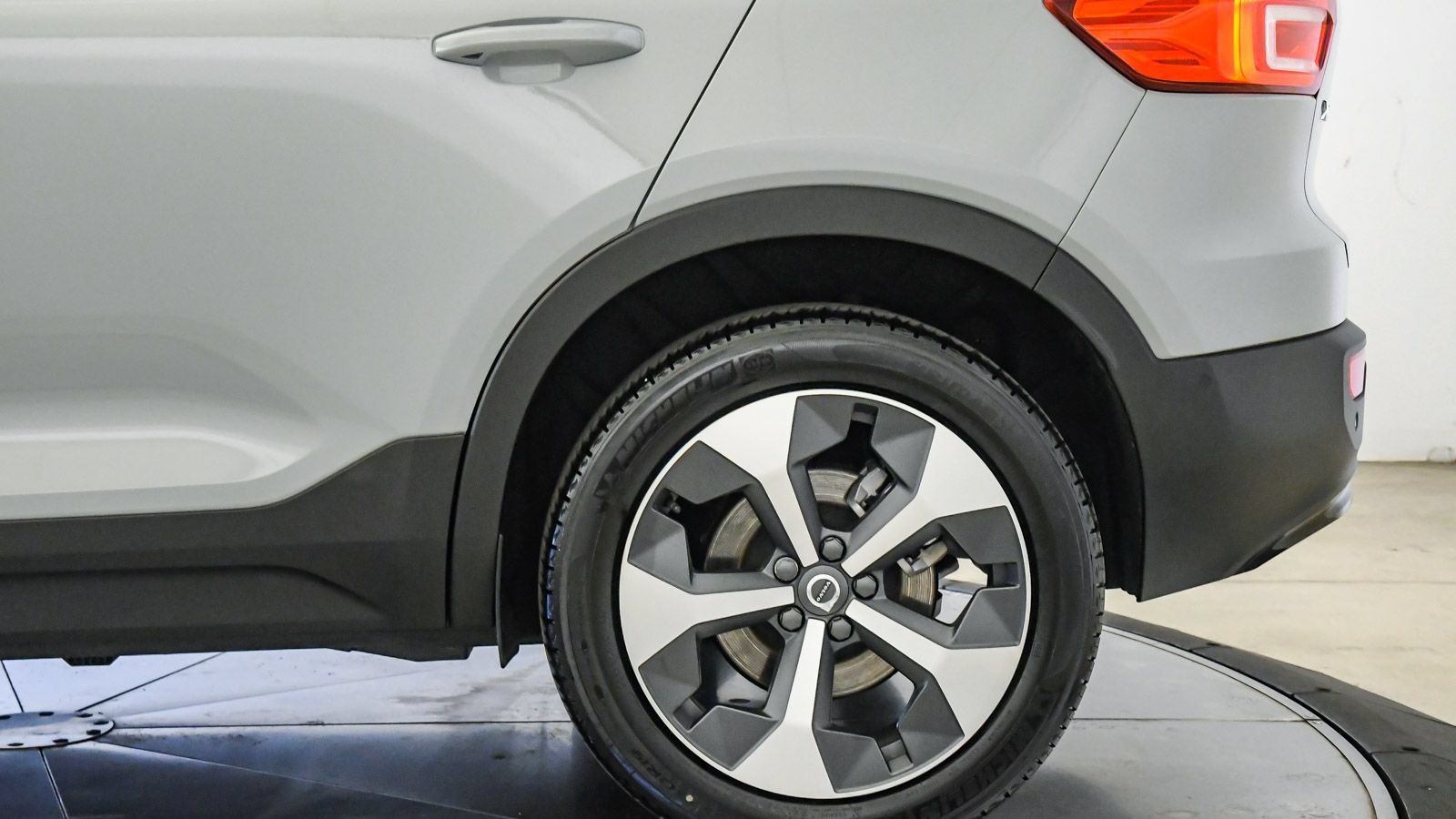 Certified 2026 Volvo XC40 B5 Plus w/ Protection Package Premier AWD/4WD image 11