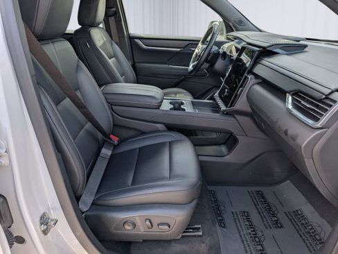 Certified 2024 GMC Acadia Elevation image 9