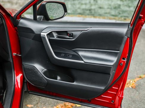 Certified 2020 Toyota RAV4 LE image 13