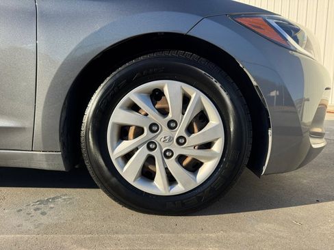 Used 2018 Hyundai Elantra SE w/ SE Connectivity Package 04 image 29
