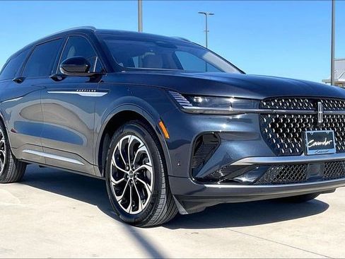 Used 2024 Lincoln Nautilus Reserve w/ Equipment Group 202A image 13