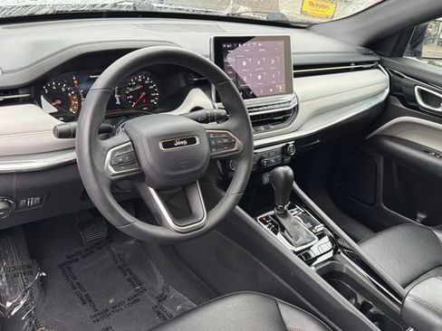 Used 2024 Jeep Compass Limited image 18