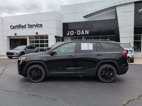Used 2022 GMC Terrain SLE w/ Driver Convenience Package AWD/4WD image 8