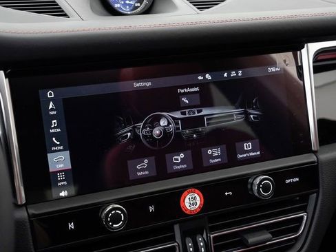 Certified 2025 Porsche Macan image 19