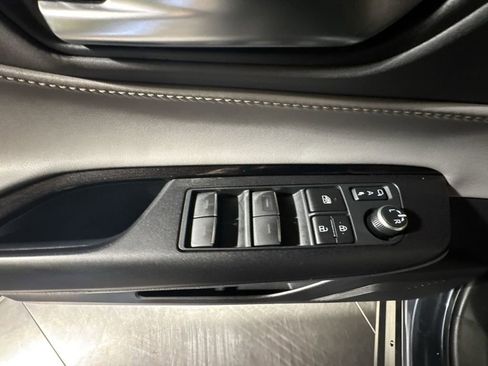 Used 2021 Toyota Venza LE image 20