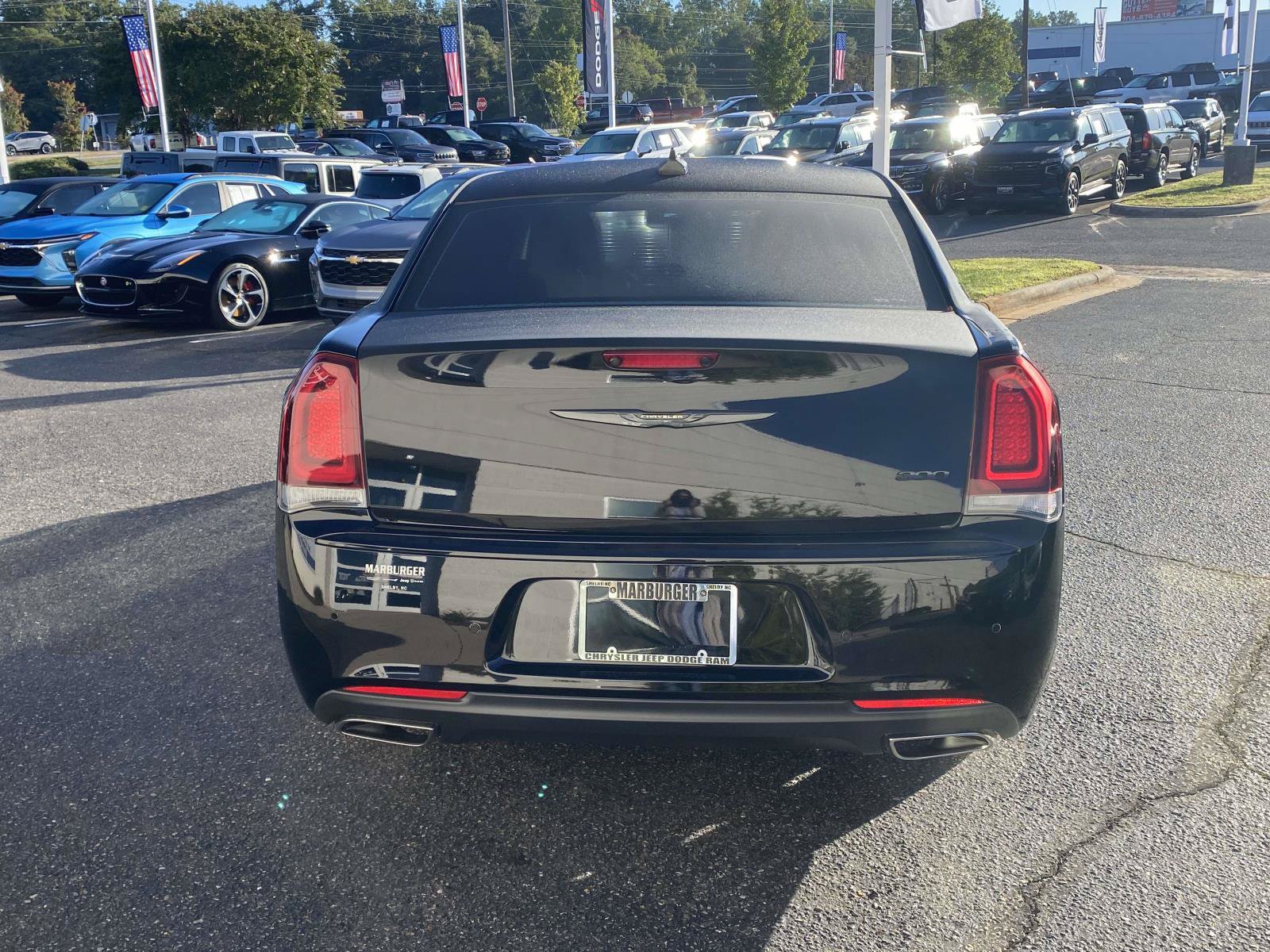 Used 2022 Chrysler 300 Touring L w/ Comfort Group RWD image 8