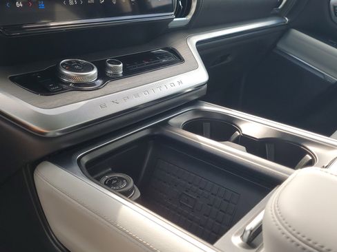 Certified 2025 Ford Expedition Max Platinum image 28