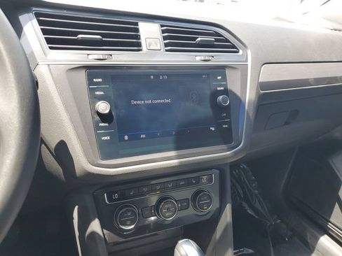 Used 2020 Volkswagen Tiguan SE w/ Panoramic Sunroof Package FWD image 18