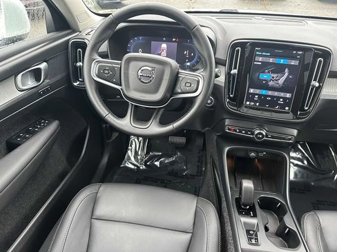 Used 2025 Volvo XC40 B5 Core w/ Protection Package Premier image 17