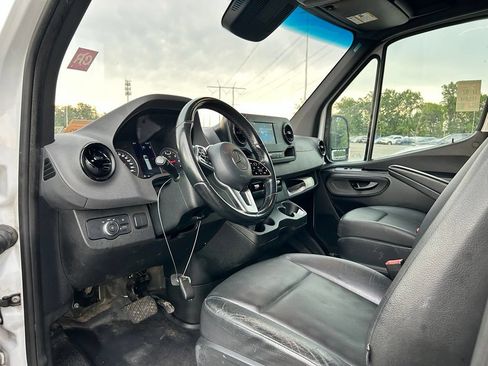 Used 2021 Mercedes-Benz Sprinter 2500 image 6