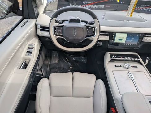 New 2026 Lincoln Navigator Reserve AWD/4WD image 15