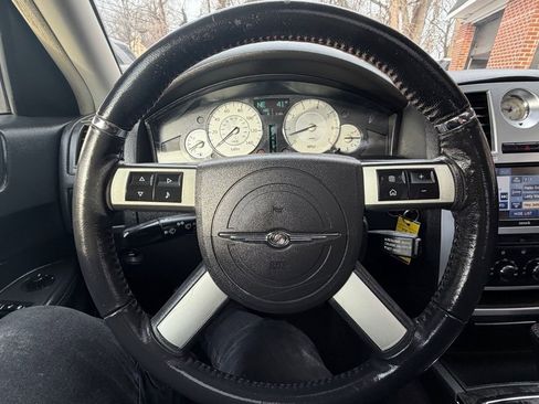 Used 2010 Chrysler 300 S image 11