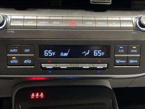 Used 2024 Hyundai Kona Limited image 18