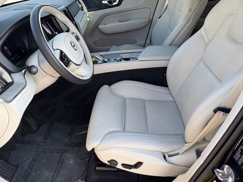 Certified 2023 Volvo XC60 B5 Ultimate w/ Climate Package image 23
