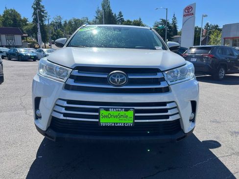 Used 2019 Toyota Highlander XLE AWD/4WD image 2