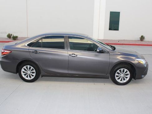 Used 2016 Toyota Camry LE image 4