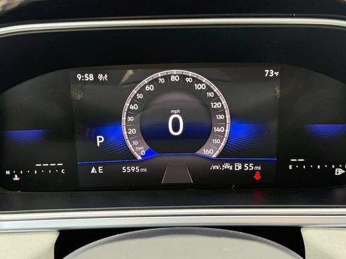 Used 2025 Volkswagen Taos SE w/ Panoramic Sunroof Package AWD/4WD image 13