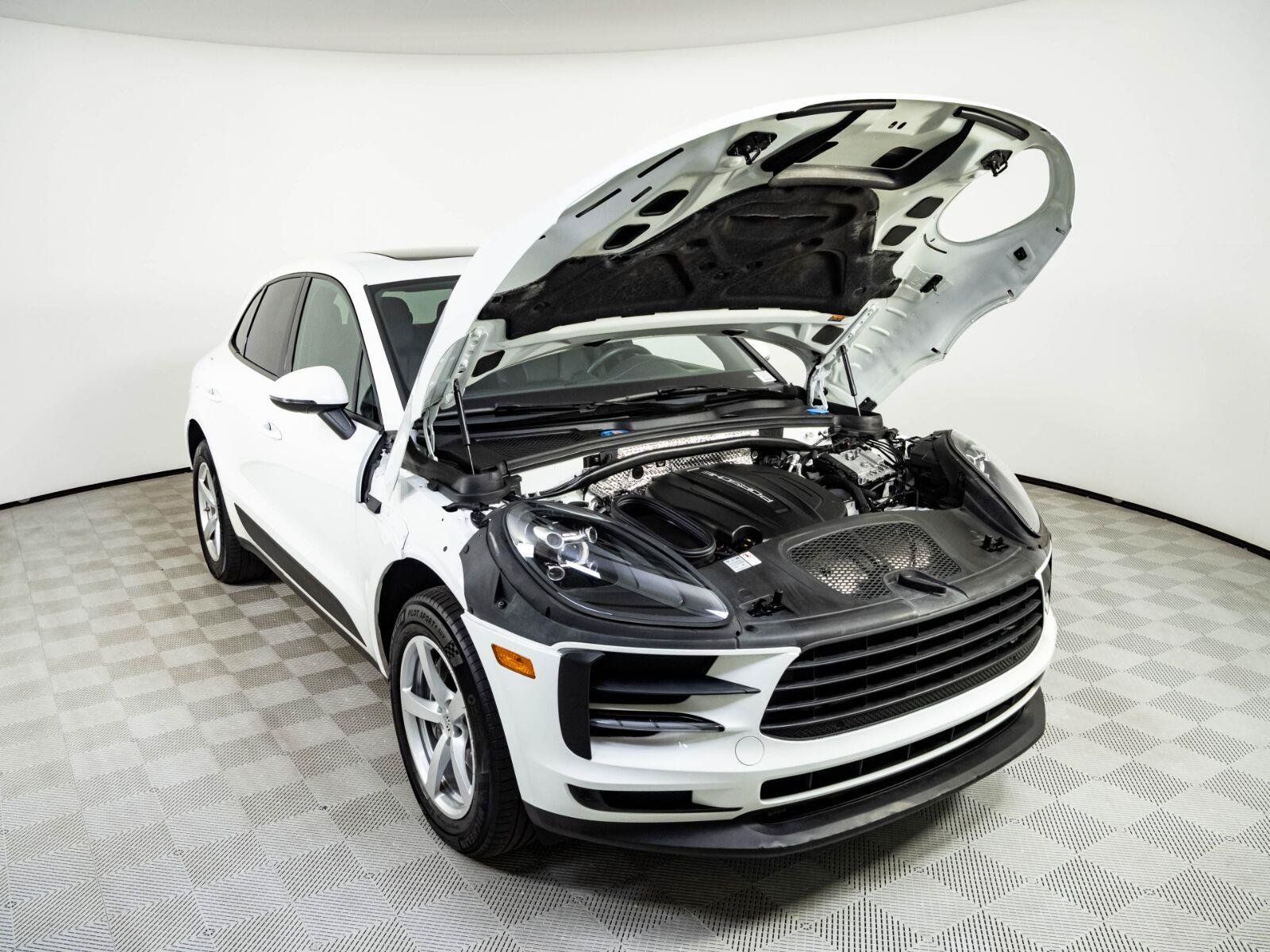 Used 2021 Porsche Macan AWD/4WD image 32