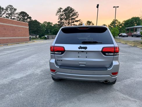 Used 2020 Jeep Grand Cherokee Altitude image 10