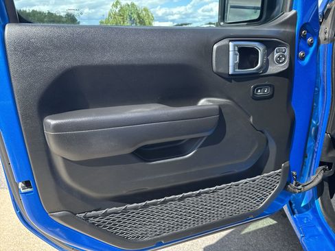 Used 2024 Jeep Wrangler Unlimited w/ Convenience Group image 20