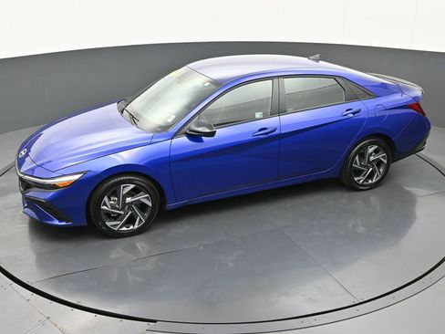 Certified 2025 Hyundai Elantra Sport image 34