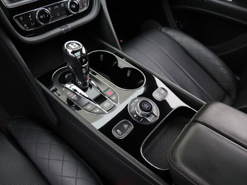 Used 2017 Bentley Bentayga image 61