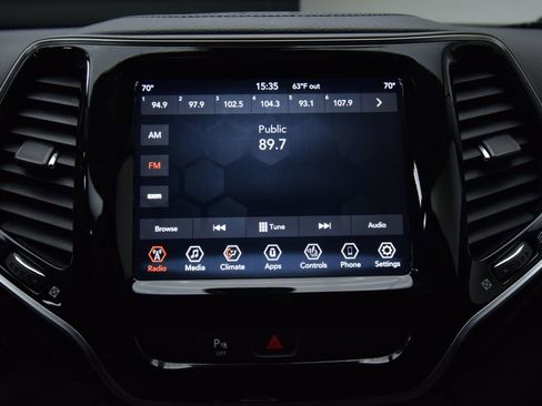 Used 2019 Jeep Cherokee Limited AWD/4WD image 16