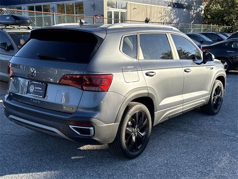 Used 2022 Volkswagen Taos SE image 5