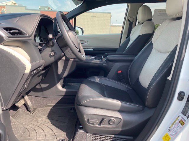 Certified 2025 Toyota Sienna Platinum AWD/4WD image 15