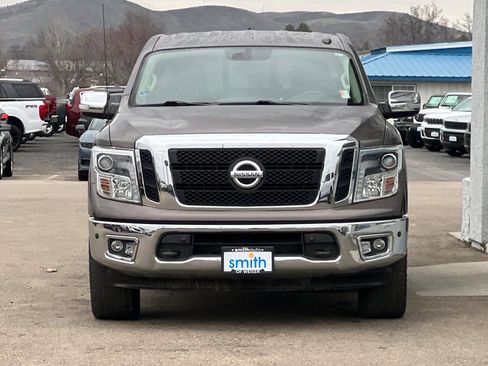 Used 2017 Nissan Titan SL AWD/4WD image 10