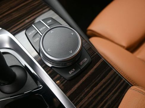 Used 2022 BMW 540i w/ Premium Package image 3