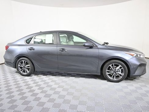 Used 2022 Kia Forte LXS image 8