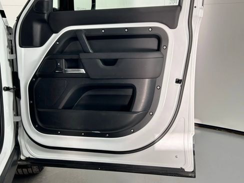 Used 2025 Land Rover Defender 110 S image 10