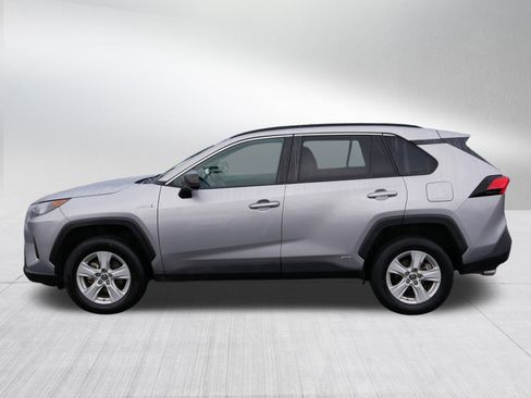 Used 2021 Toyota RAV4 LE image 4