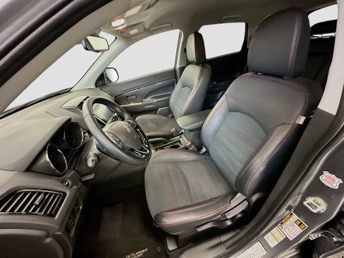 Used 2025 Mitsubishi Outlander Sport SE image 13
