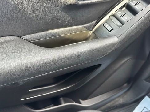 Used 2019 Chevrolet Trax LT w/ LT Convenience Package FWD image 33