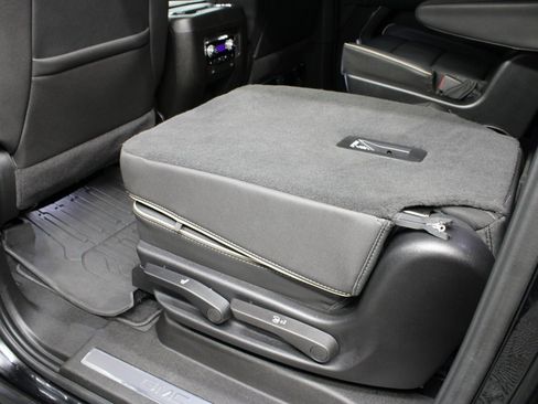 Used 2024 GMC Yukon XL SLT w/ SLT Luxury Package image 67