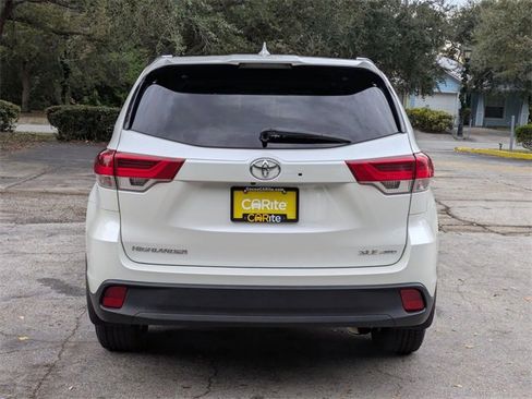 Used 2019 Toyota Highlander SE image 6