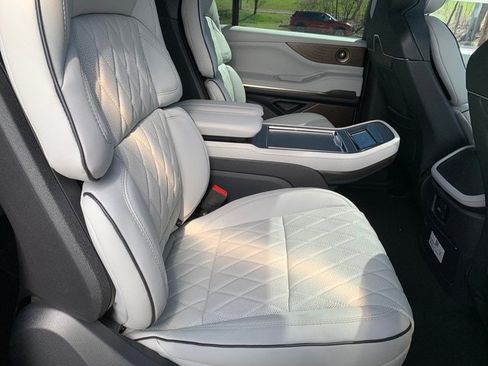 New 2026 Lincoln Navigator L Black Label AWD/4WD image 14