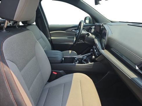Used 2026 Chevrolet Traverse LT w/ Driver Confidence Package FWD image 17