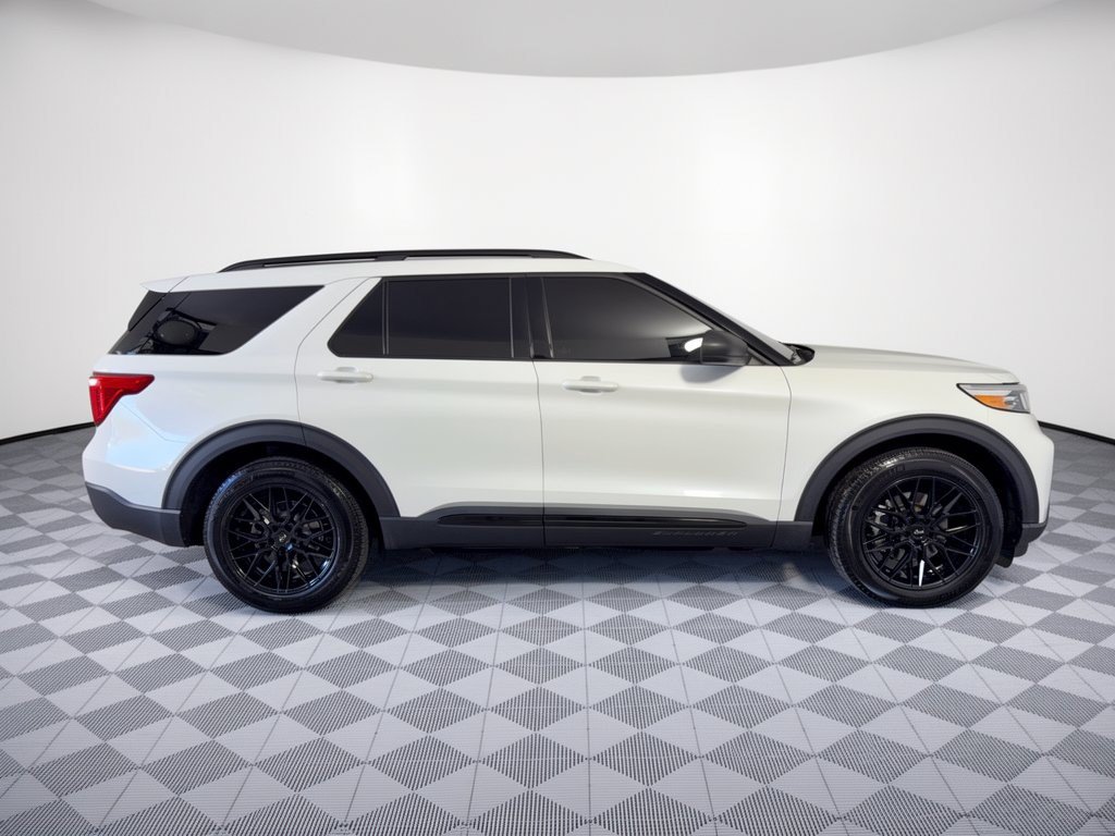 Used 2023 Ford Explorer XLT w/ Equipment Group 202A RWD image 8