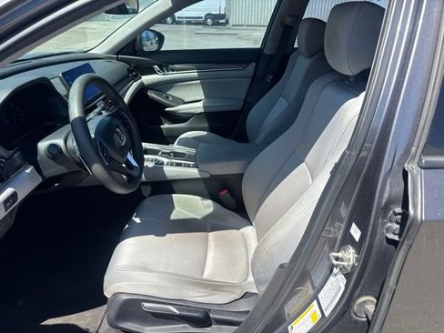Used 2019 Honda Accord Hybrid image 9