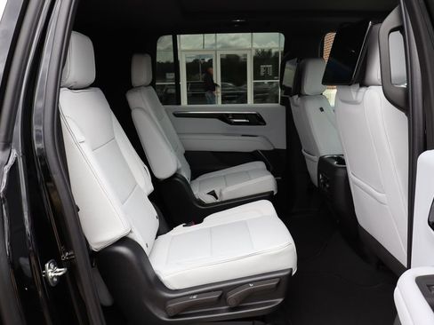 New 2025 Chevrolet Suburban Premier image 53