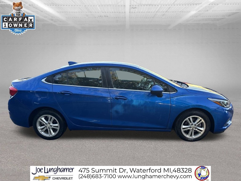 Used 2017 Chevrolet Cruze LT w/ Convenience Package FWD image 2